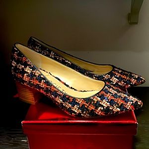 Classic look 👀! Low heel pointed toe.